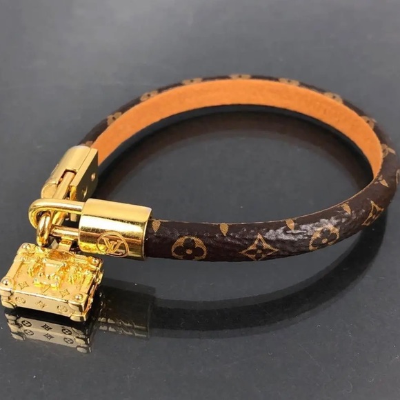 Louis Vuitton luxury bracelet with adorable luggage charm!! - Picture 5 of 11